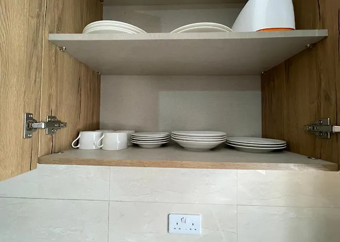 Gazde/Camere de închiriat R1 Rn Retreat *